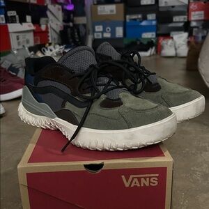 Vans city trl size 8